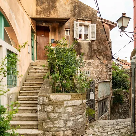 Apartment Secret Steps *